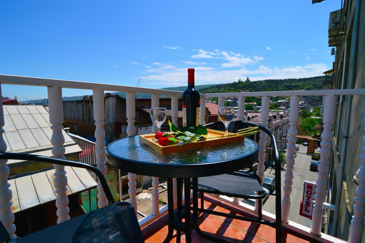 Hotel Blissdom Tbilisi Ngoại thất bức ảnh