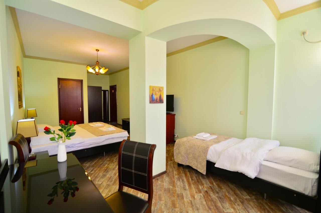 Hotel Blissdom Tbilisi Ngoại thất bức ảnh