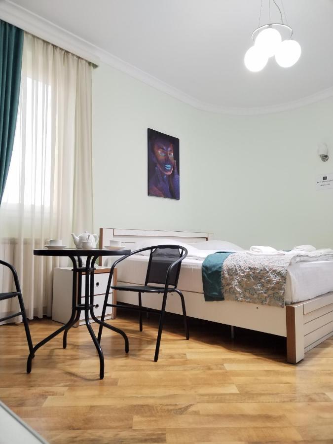 Hotel Blissdom Tbilisi Ngoại thất bức ảnh